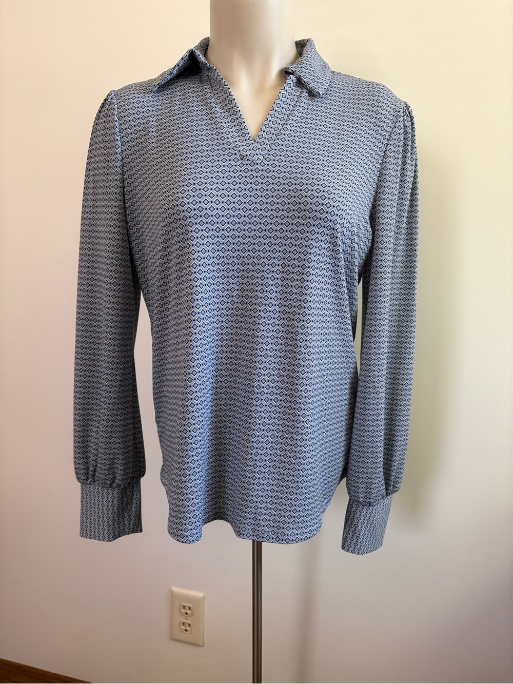 Adrianna Papell Small Blue and White Long Sleeve Geometric Blouse